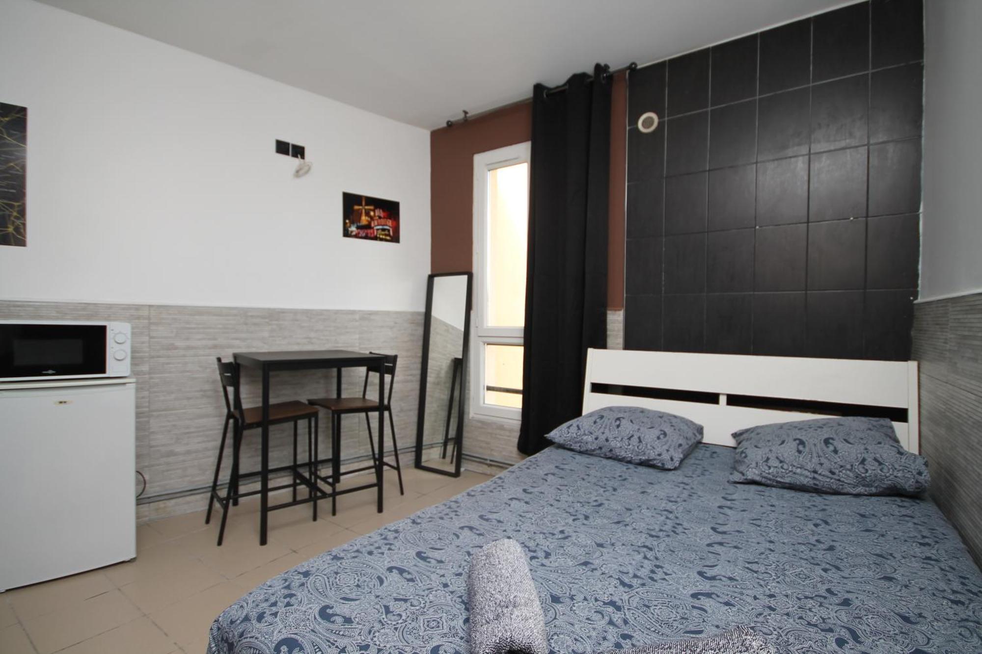 04 - Chambre Avec Lit Double Proche Paris Et Transports Wifi Saint-Denis-en-Margeride Exterior foto